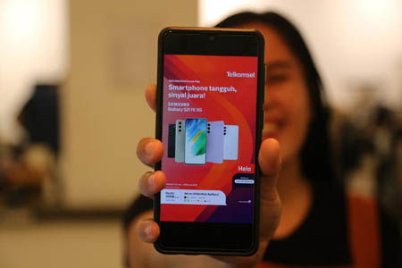  Telkomsel dan Samsung Hadirkan Paket Bundling Samsung Galaxy S21FE